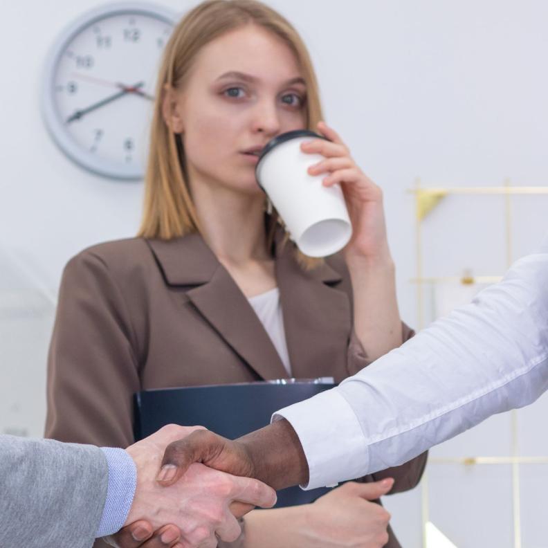 فن التفاوض والتأثير الأنثوي اخلعي عباءة الاسترضاء للأبد بامتلاك مهاراته