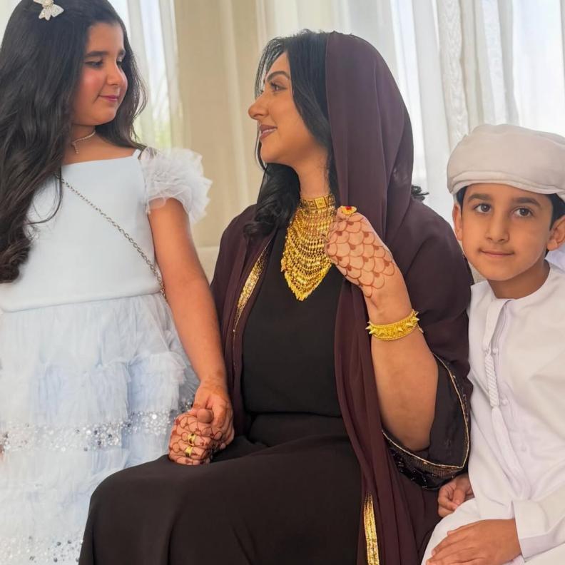 هيفاء حسين تحتفل بتخرج توأمها