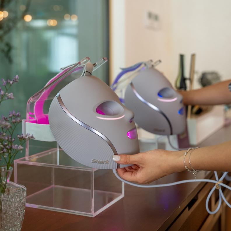 "شارك بيوتي الشرق الأوسط" ومركز "سوهام ويلنيس" تحتفلان بإطلاق قناع Shark CryoGlow LED