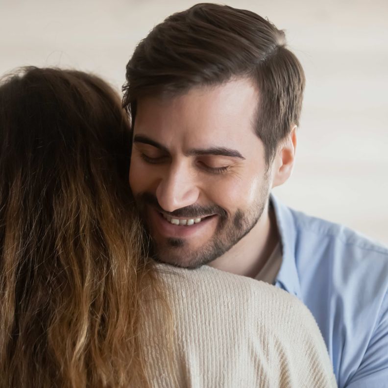 اعرفي أنواع الرجل النرجسي ولا تنخدعي بلطفه الزائد في البداية