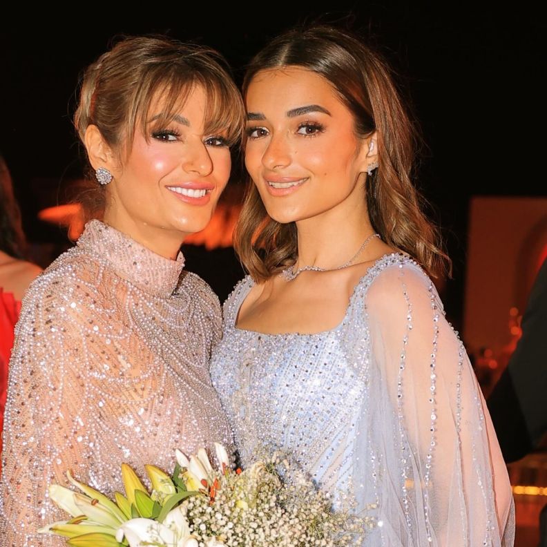رسائل متبادلة بين ملك أحمد زاهر ووالدتها