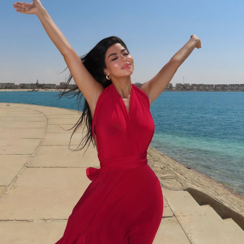 كارولين عزمي