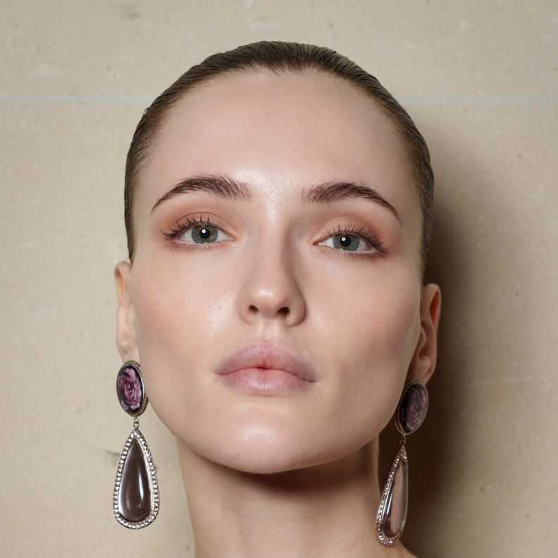 صيحة الحواجب الرفيعة والدائرية من دار Georges Hobeika