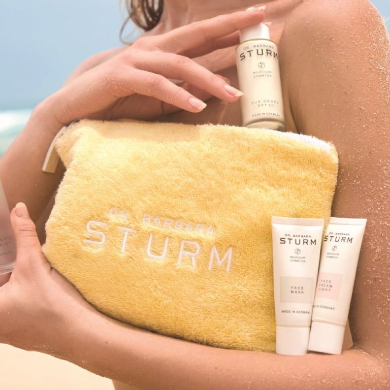 إطلاق SUMMER KIT 2026 من Dr. Barbara Sturm مجموعة صيفية جاهزة للسفر