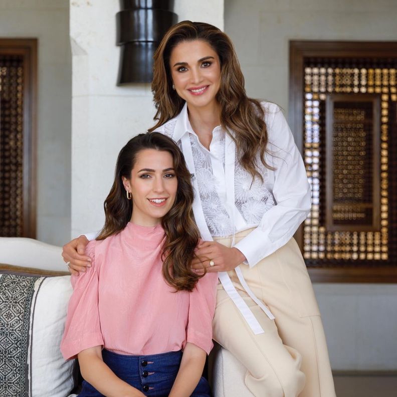 أناقة راقية تجمع الملكة رانيا والأميرة رجوة
