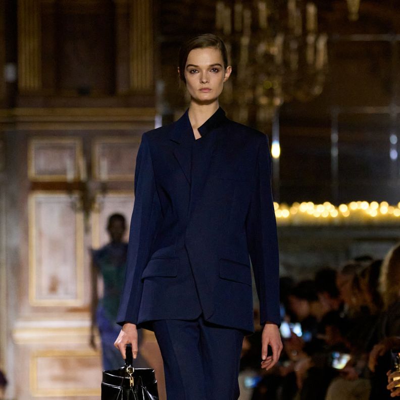 سترة بلايزر من مجموعة الأزياء الجاهزة لخريف 2026 من ‏Victoria Beckham