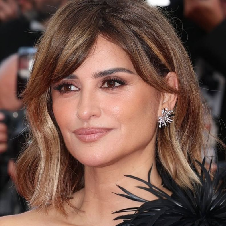 رسمات المكياج البني البراق من اطلالة Penelope Cruz