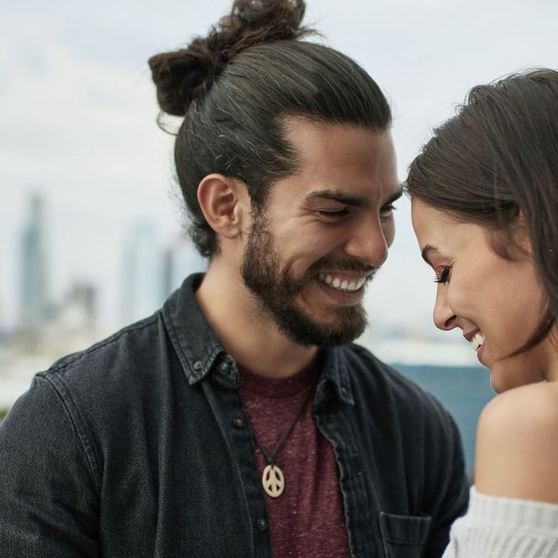 رجل برج الجوزاء في الحب.. كيف يتصرف عندما يحب؟