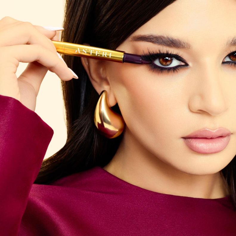 قلم الظلال والآيلاينر ٣ في ١ الذي يرسم مستقبل فن العيون في عالم الـ A-Beauty من أستيري