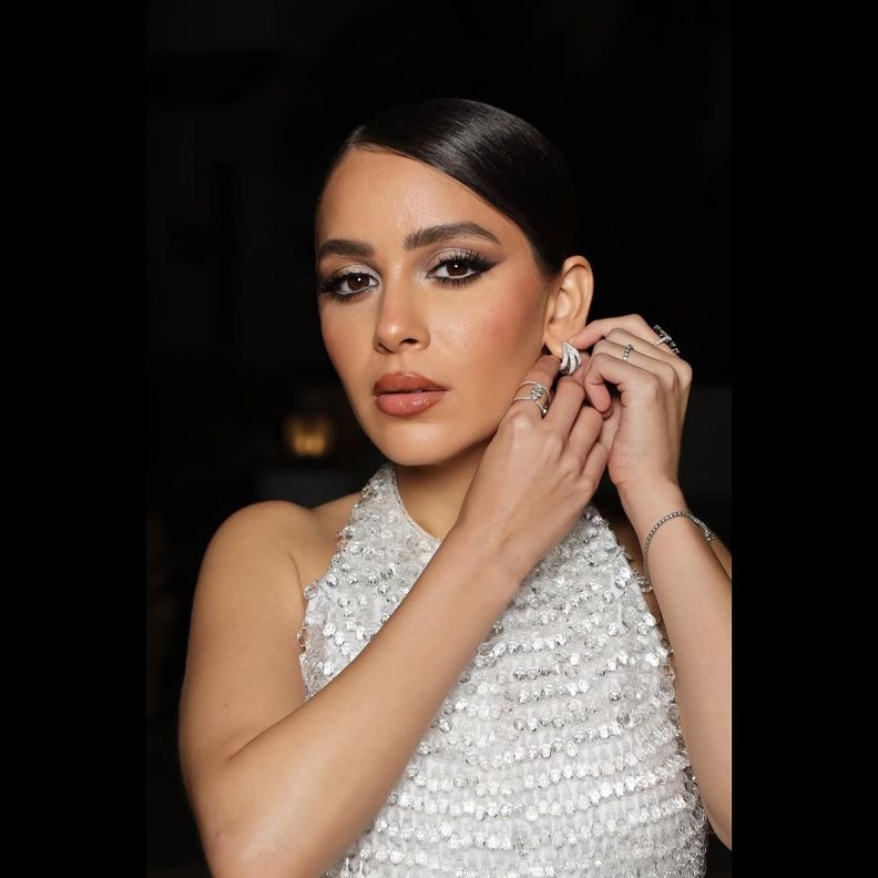 مكياج وتسريحات شعر جميلة عوض.. أفكار عصرية للصبايا من إطلالاتها