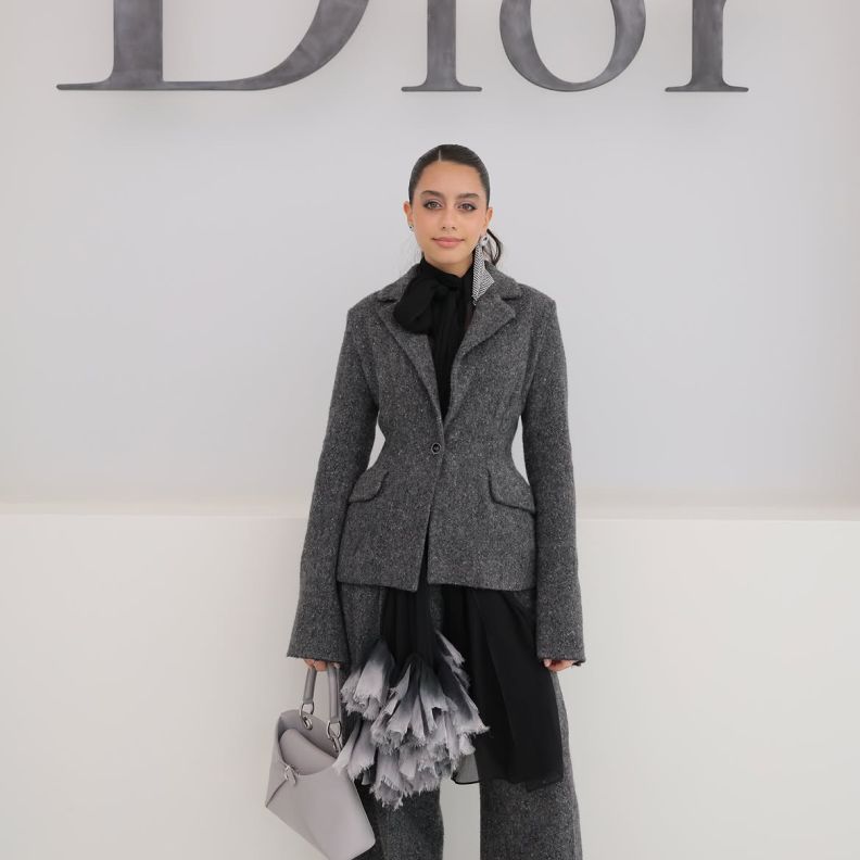 ياسمينا العبد بإطلالة البدلة الرمادية من Dior