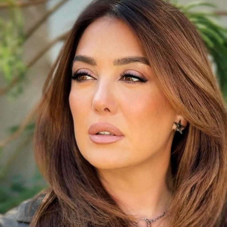 جمال النجمات بعد سرطان الثدي.. إليسا وكندة علوش ودينا حايك ورسائل ملهمة في أكتوبر الوردي