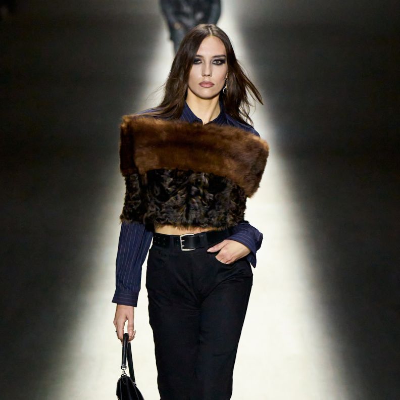 لمسة من الفرو مع القمصان من Gucci 