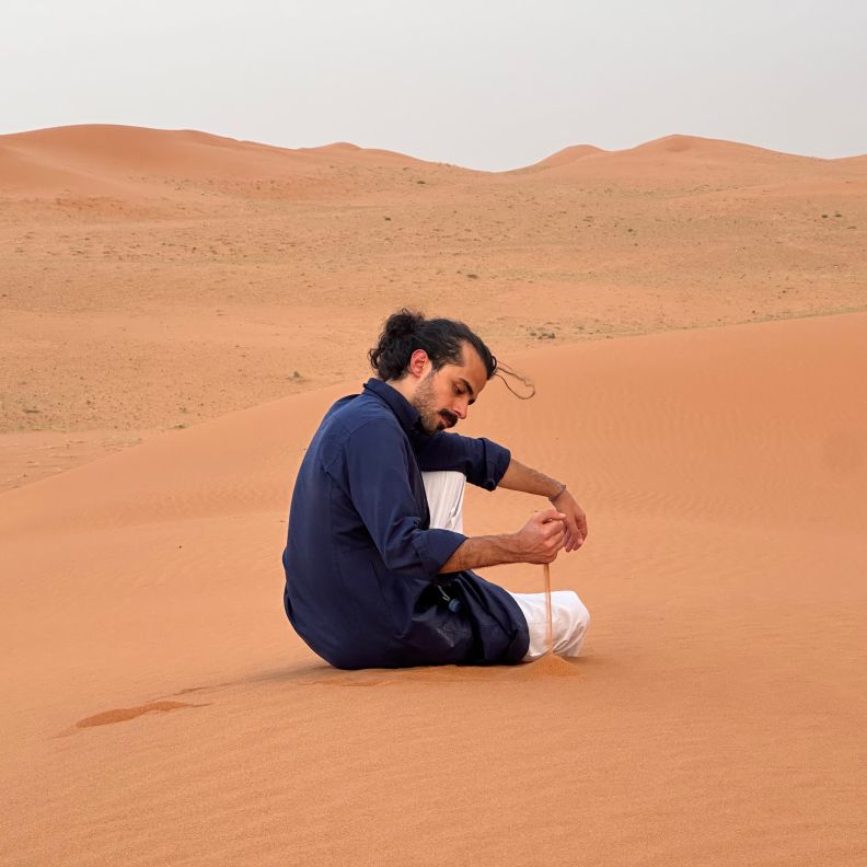 خاص لـ"هي" إلى السعودية بكل حب.. عبدالرحمن العابد، مؤسس "قرمز" عن التراث والهوية والانتماء