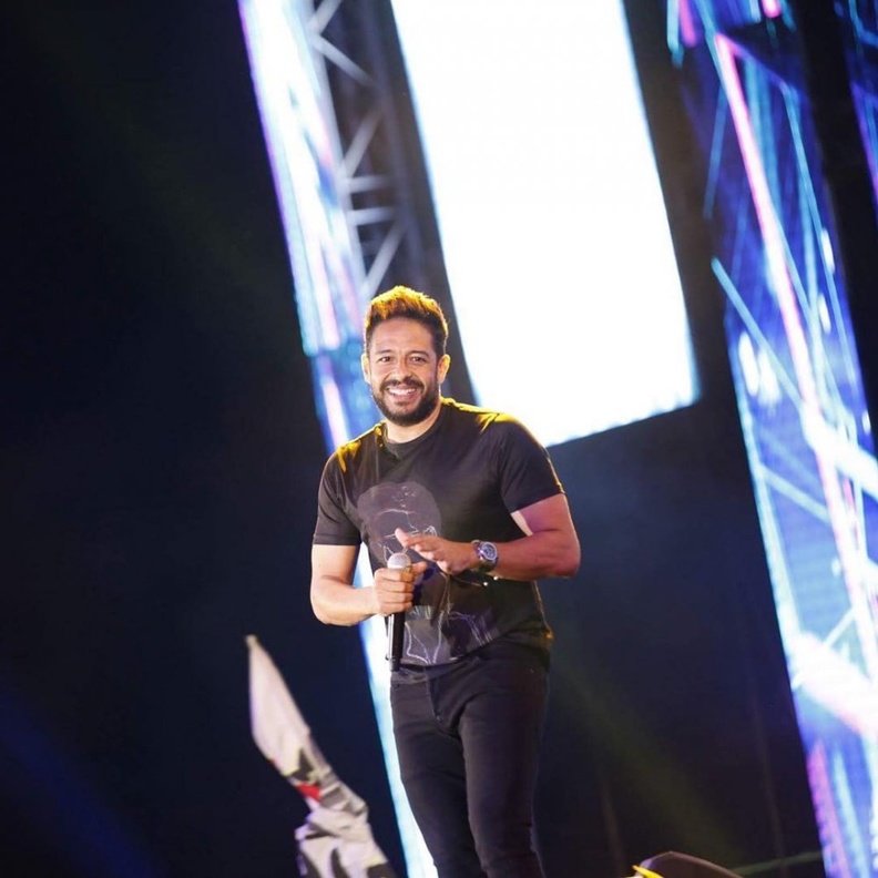 محمد حماقي في مارسيليا بيتش