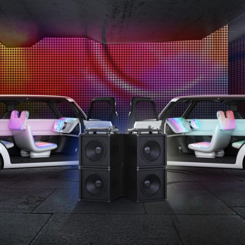 سيارة المستقبل Teatro for Dayz  لا مثيل لها في التواصل!