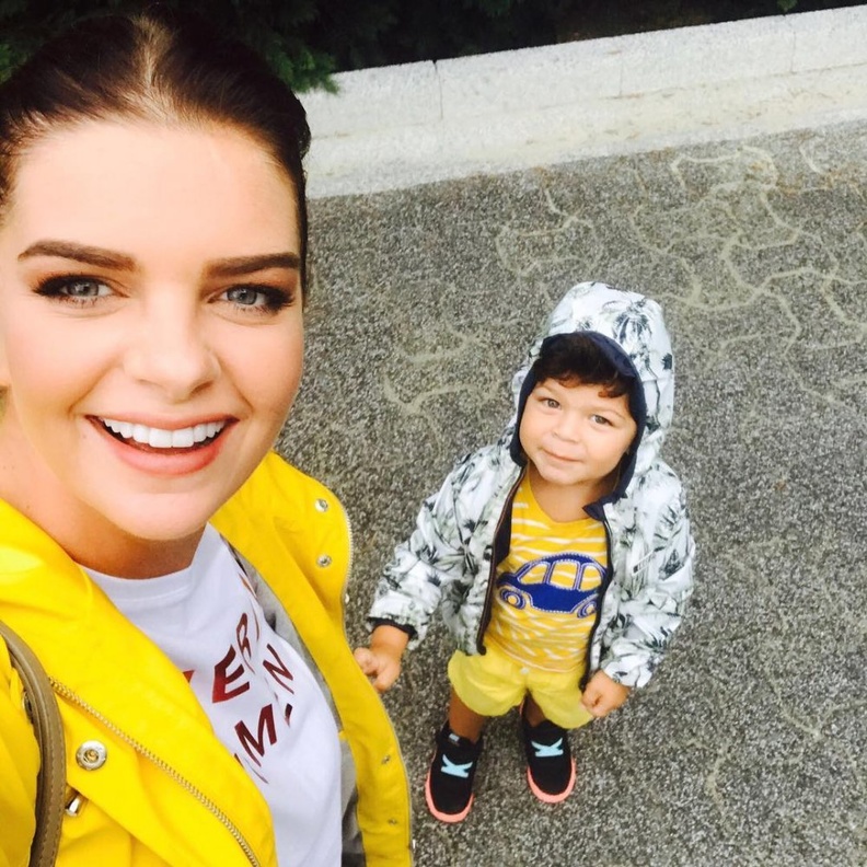 بيلين كارهان وابنها