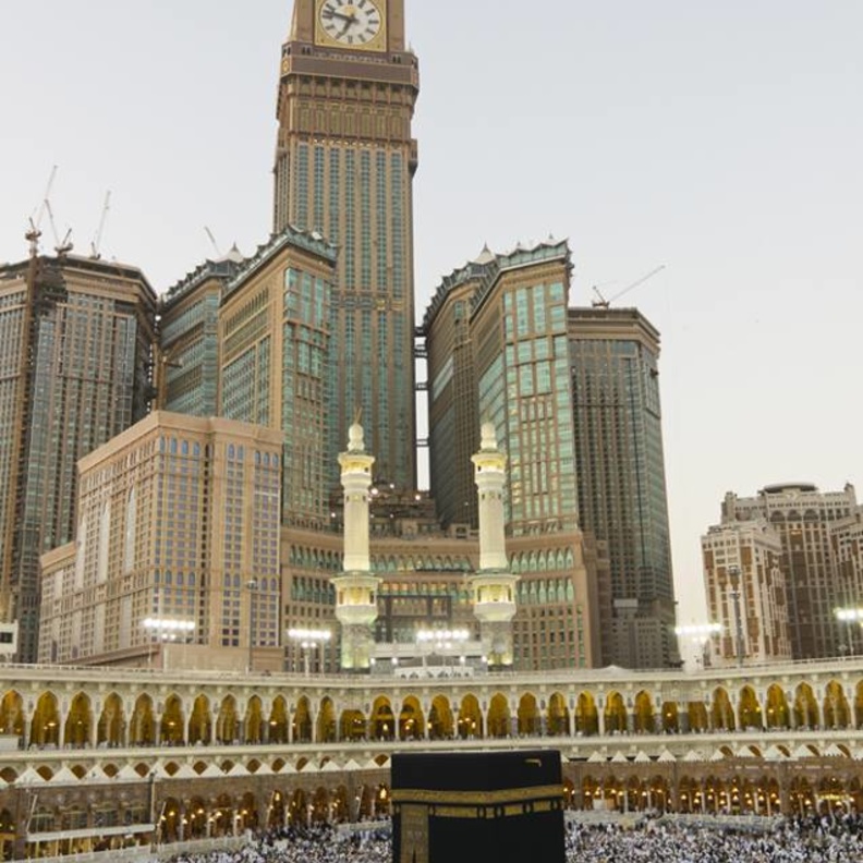 اصحاب الامراض المزمنة عليهم مراجعة اقرب مركز صحي بالمشاعر إذا لزم الأمر