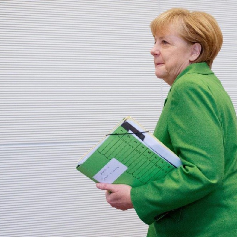 المستشارة الألمانية أنجيلا ميركل تحاول اللحاق باجتماع البرلمان في برلين