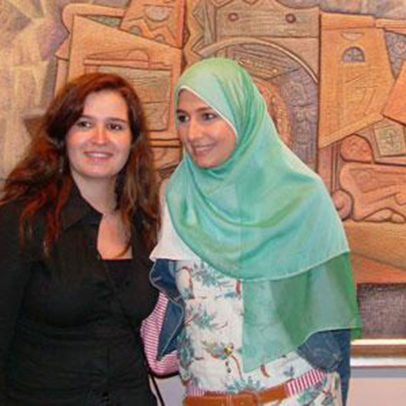 اختلاف كبير بينها وبين شقيقتها هنا