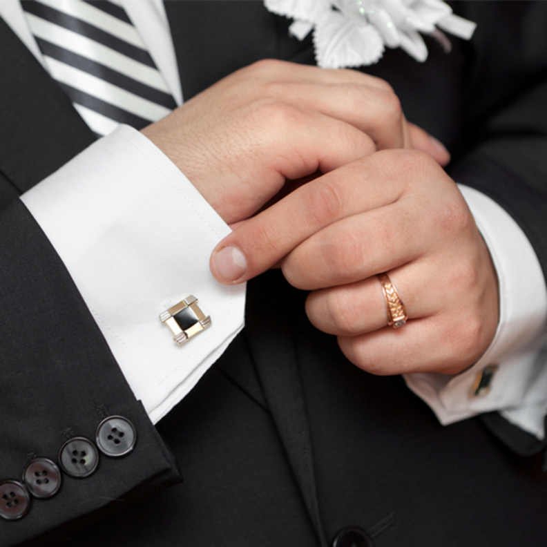 أجمل أزرار القميص للعريس العصري