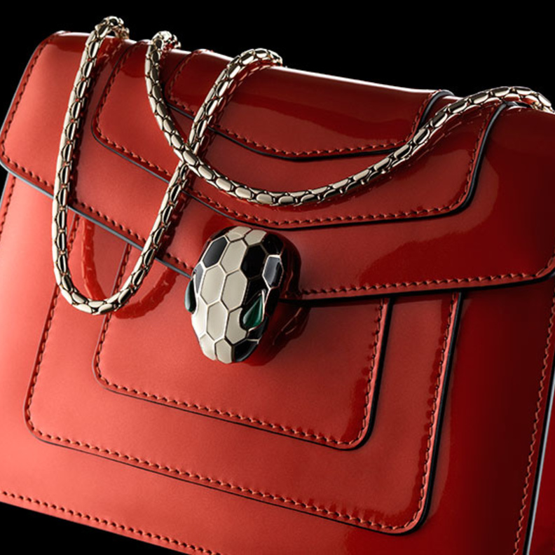 تعرفي الى مجموعة الإكسسوارات والمنتجات الجلدية لخريف وشتاء 2017 من Bulgari  