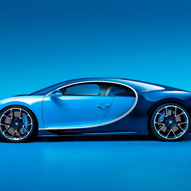 تعتمد تلك السيارة على محرك W16 تربو