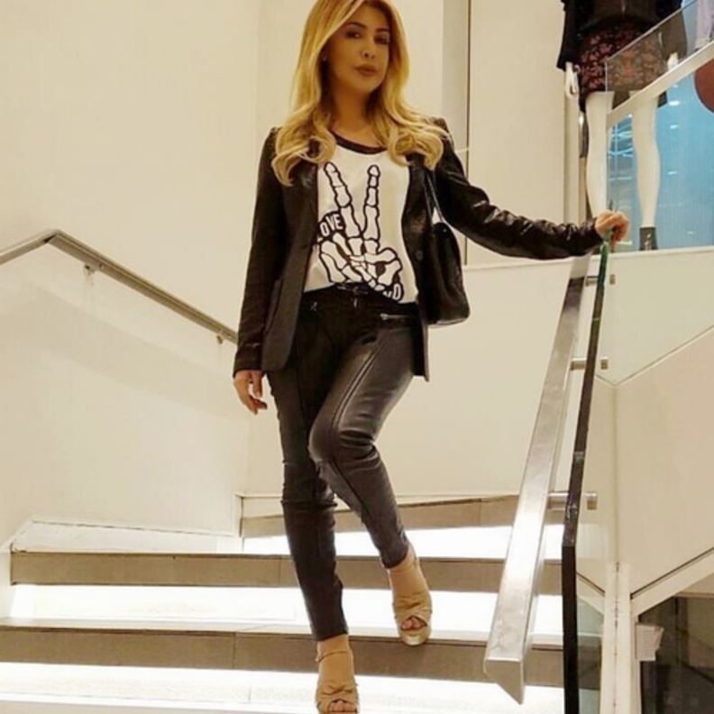 نوال الزغبي تحيي موضة المونوكروم