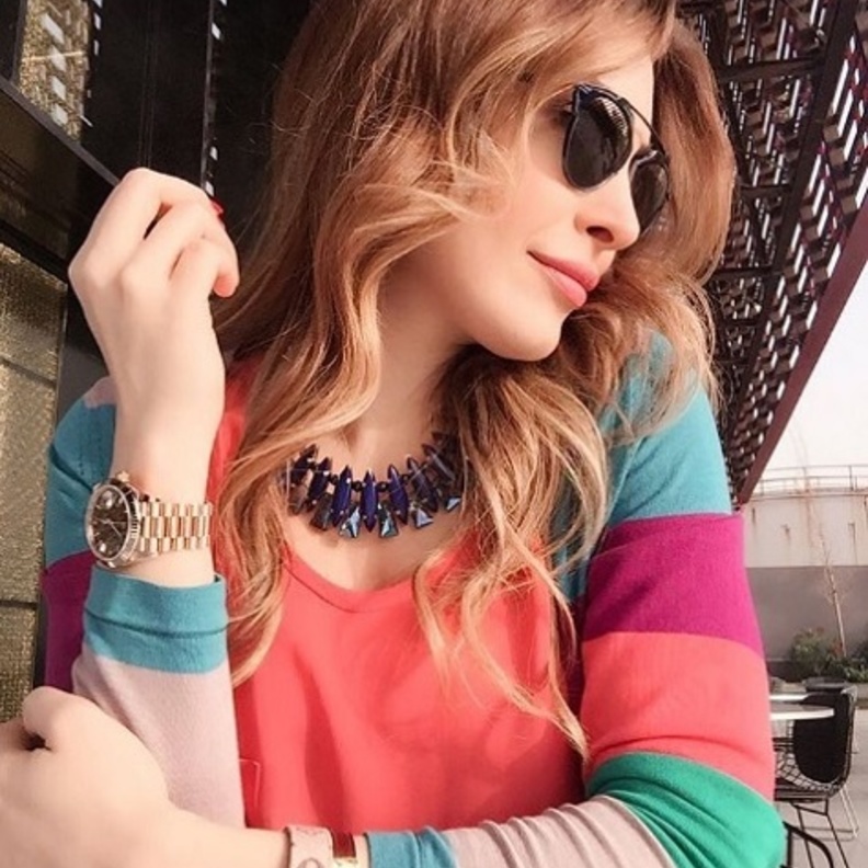 ساعة ذهب رولكس انيقة ترتديها يارا بشكل دائم 