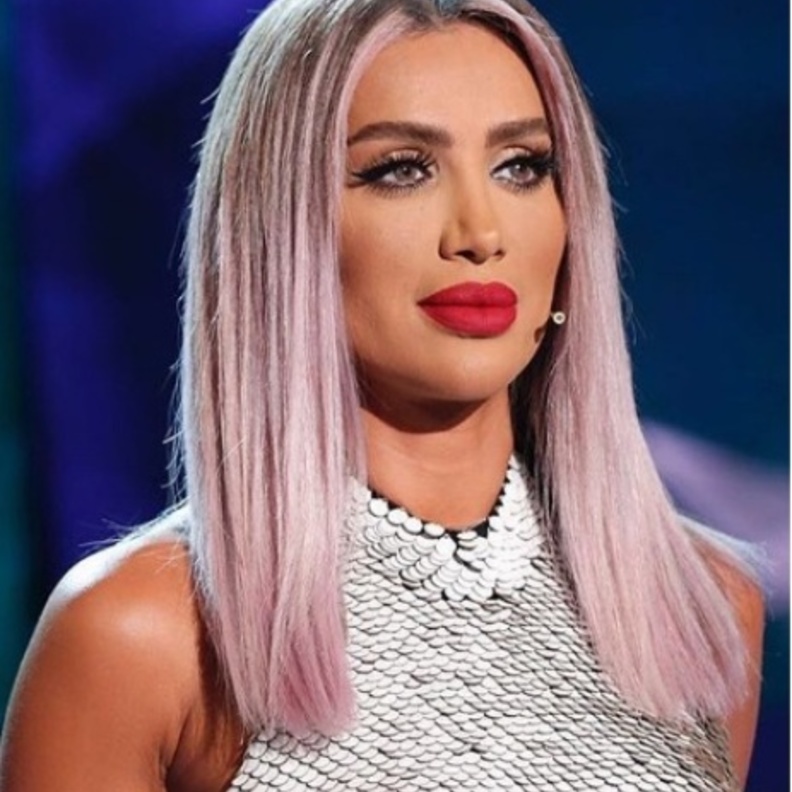 مايا دياب بالشعر الزهري