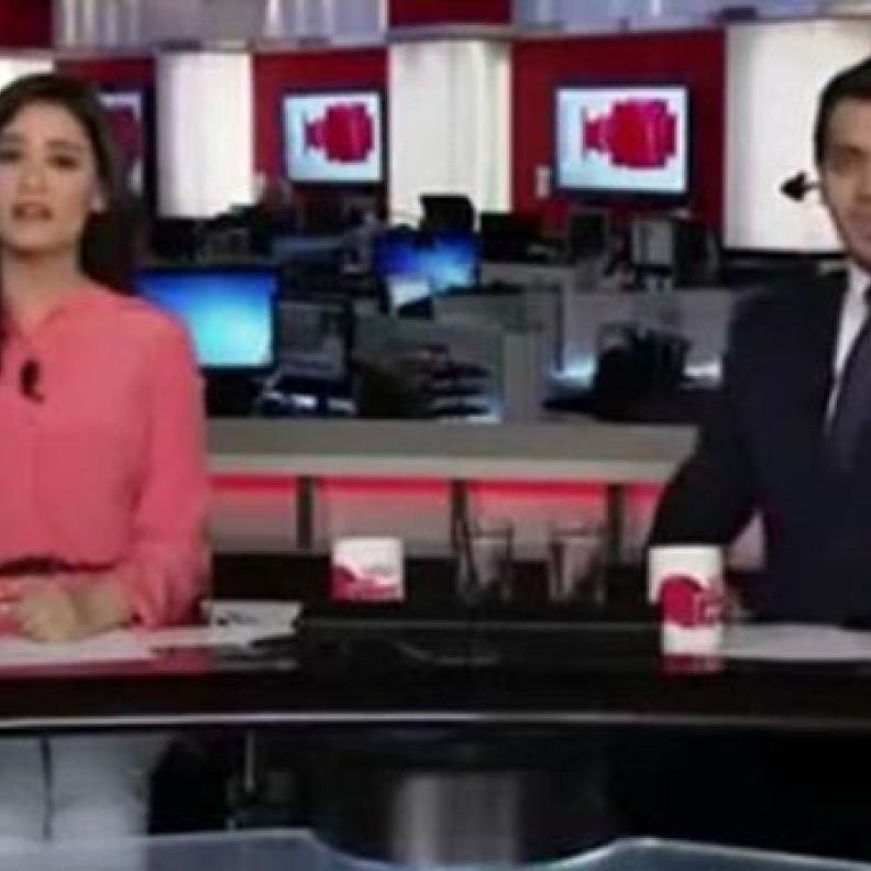 بالفيديو.. مذيعة mbc تنهي النشرة الإخبارية بطريقة غريبة