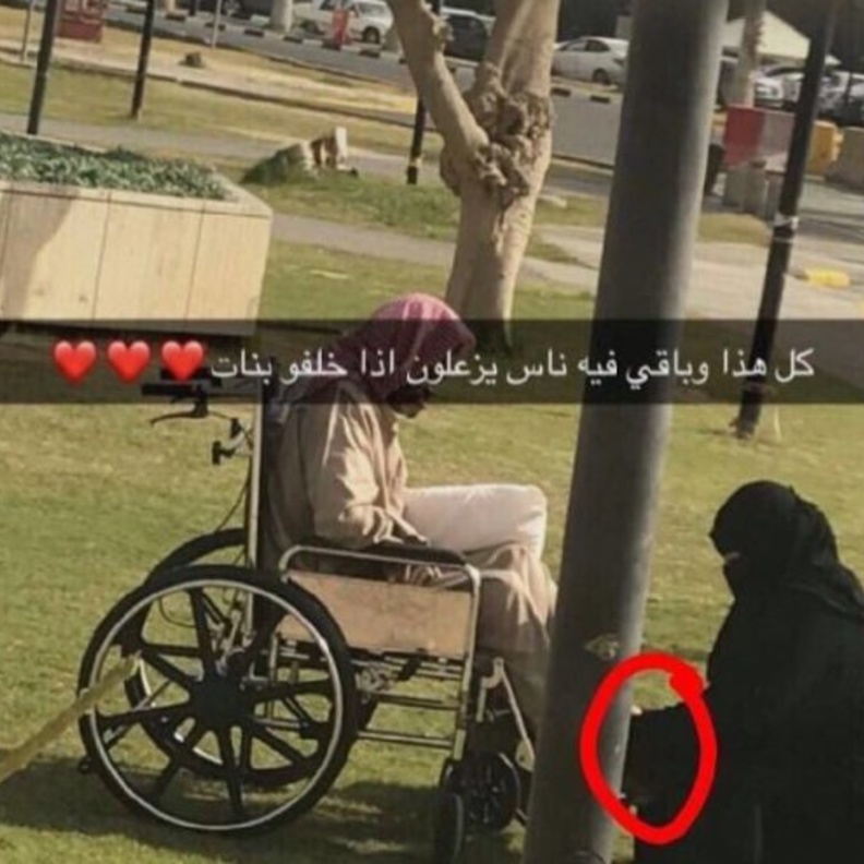 صورة مؤثرة ..ابنة بارة بأبيها تنال إحترام المغردين على تويتر