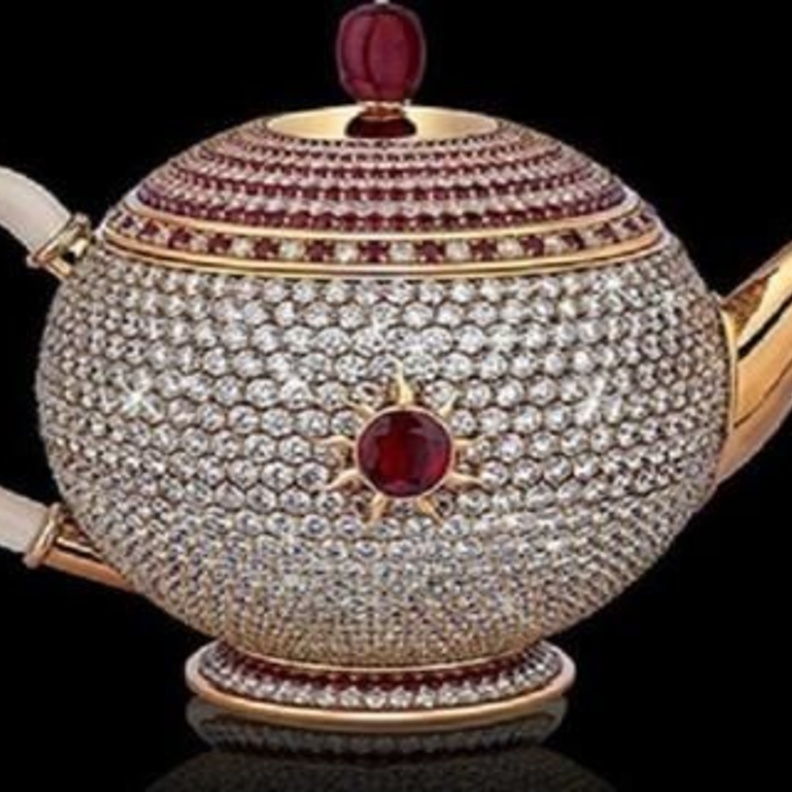 تزين اغلى ابريق شاي بالماس والياقوت