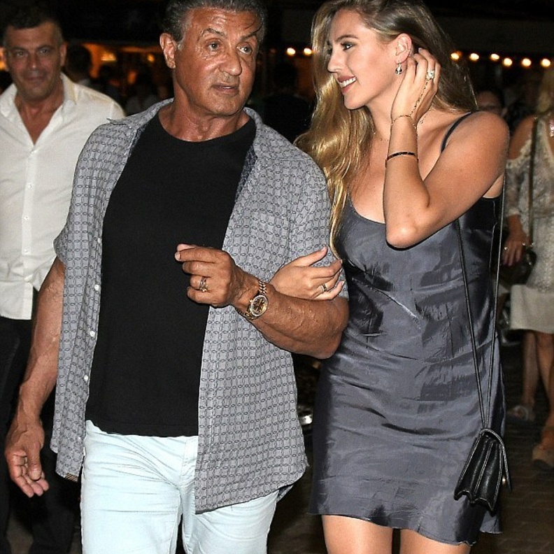 سيلفستر ستالوني يتناول العشاء مع عائلته