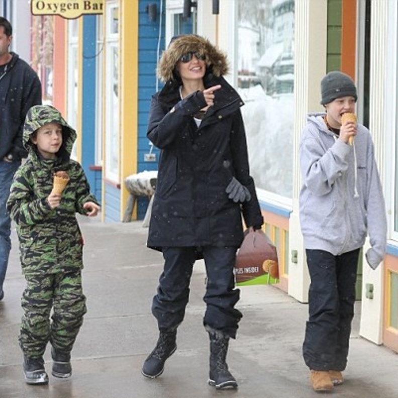 أنجلينا جولي وأطفالها