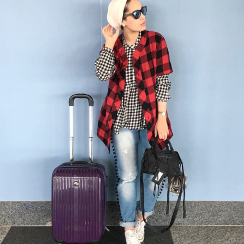 سحر فؤاد بإطلالة ملونة بالجينز