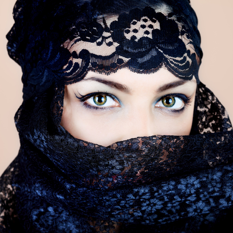 للمحجبة ماكياج خاص بها 