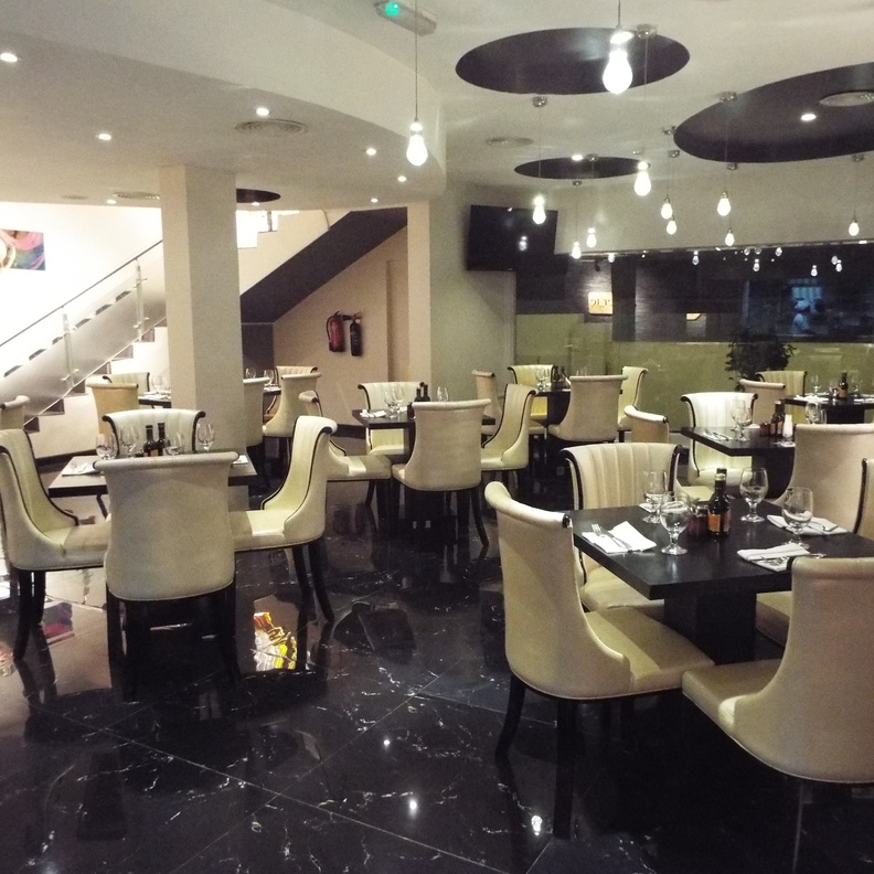 المطعم من الداخل