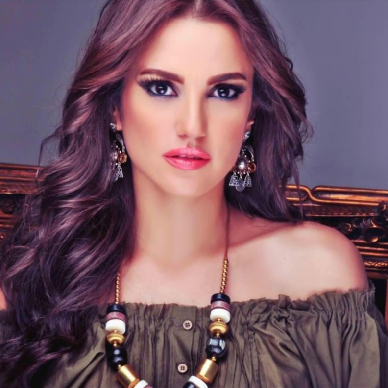 درة زروق لـ"هي": لا يوجد لدي أغلي من عائلتي