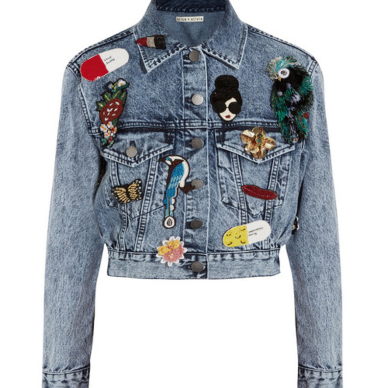 جاكيت جينز قصيرة مع رسومات شبابية من Alice + Olivia
