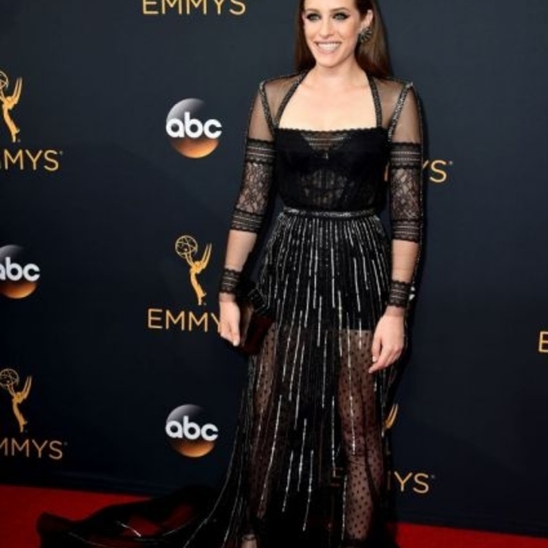 كارلي شايكين Carly Chaikin ارتدات فستان ريم عكرا Reem Acra الاسود والطويل