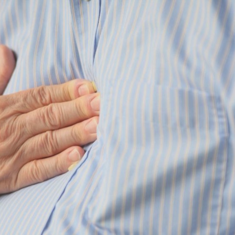 من اعراض عسر الهضم الشعور بالكسل و امتلاء المعدة و الحموضة 