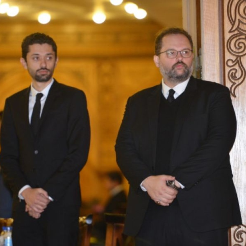 نجلا محمود عبد العزيز في عزاءه