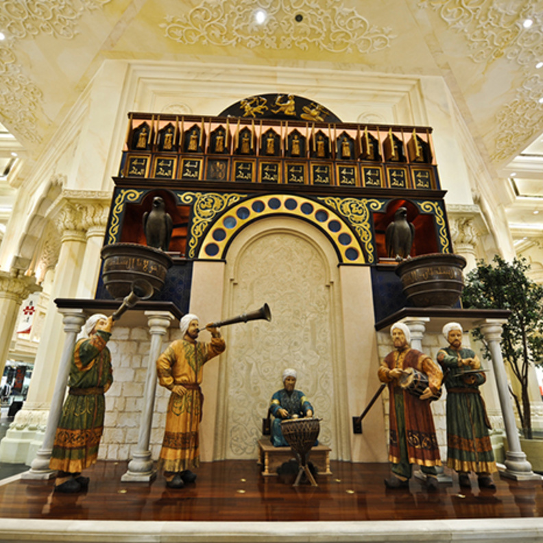 ابن بطوطة مول في دبي . رحلة من بلاد الأندلس إلى الصين