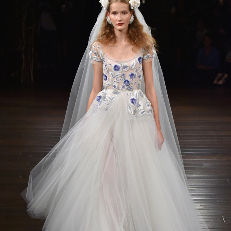 نعيم خان وفساتين عرس حالمة في مجموعة خريف 2017