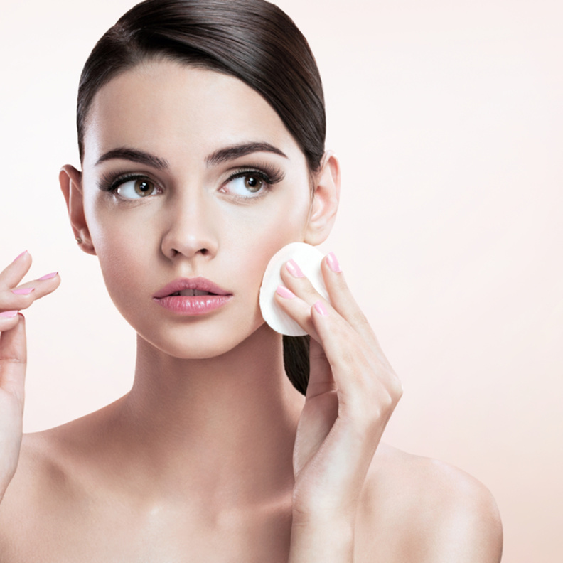 5 طرق لإزالة المكياج بتأنٍ وحرفية