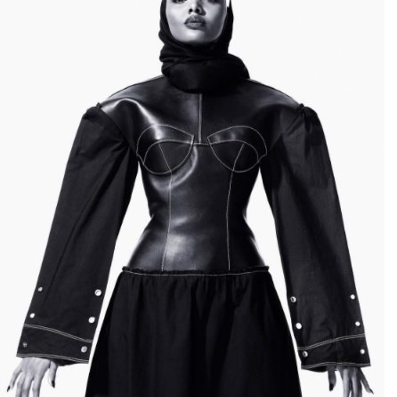 عارضة الأزياء العالمية المحجبة حليمة عدن