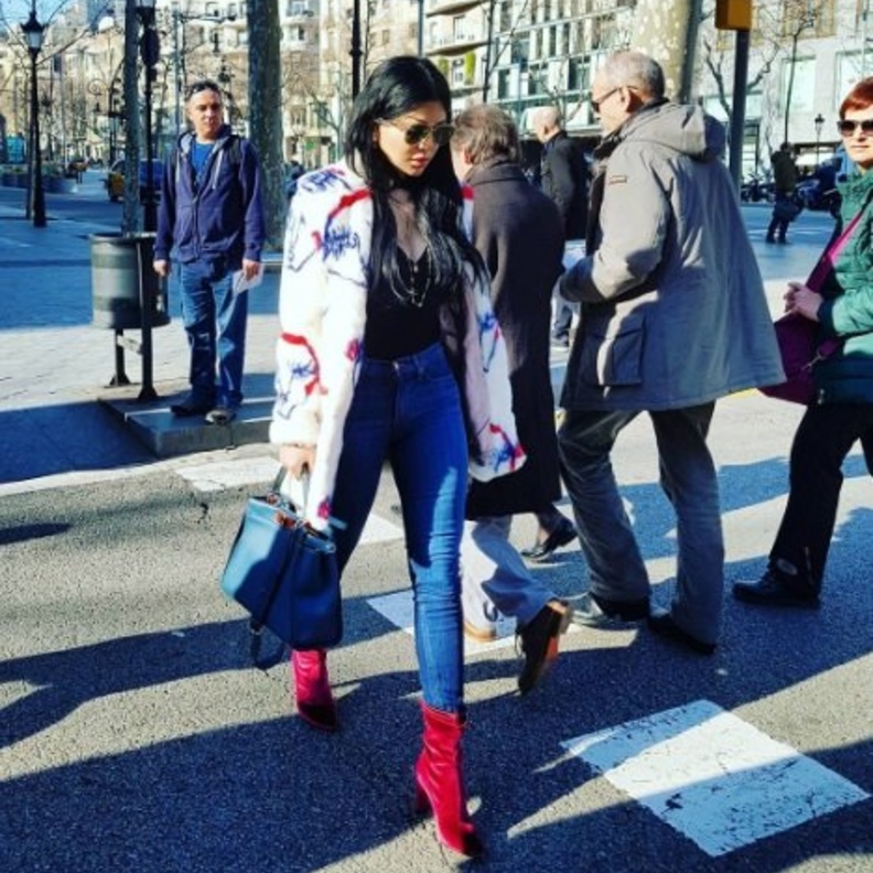 بنطلون جينز للبنات 2017 مع الخصر العالي بأسلوب هيفاء وهبي