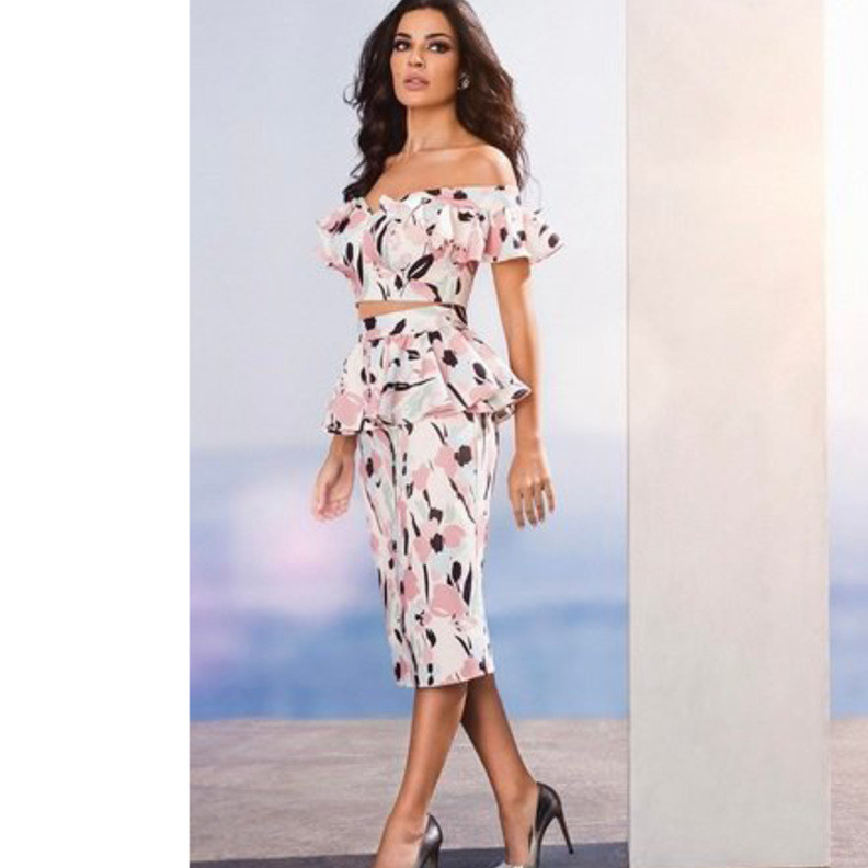 فساتين اخر موضة 2017‏‎ ‎مع تفاصيل الساتان اللماع بأسلوب كارول سماحة