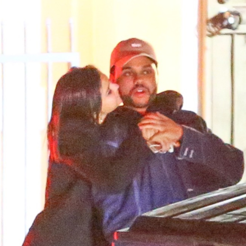 سيلينا جوميز والمطرب The weekend